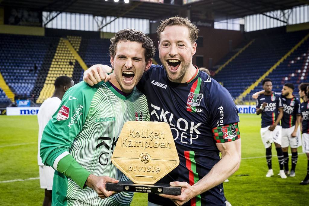 迫使他们保 迫使他们保