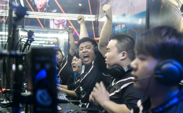 不断进取的 不断进取的