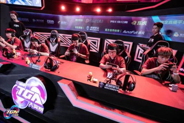 势均力敌的 势均力敌的