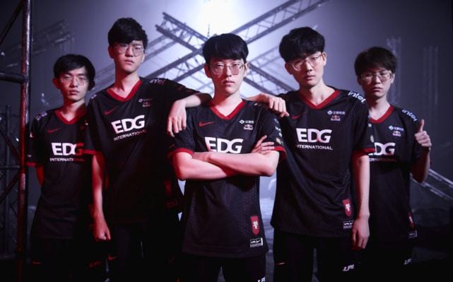 两出局时无 两出局时无